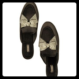 Like new Pink/VS black bling bow slipper Size med